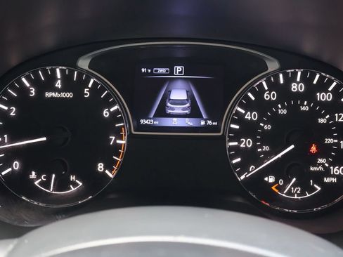 Used 2017 Nissan Pathfinder Platinum AWD/4WD image 8