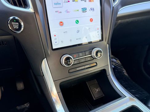 Used 2024 Ford Edge Titanium image 25