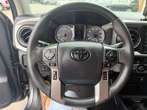 Used 2018 Toyota Tacoma SR5 image 16