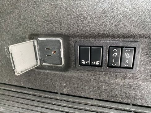 Used 2021 GMC Yukon XL Denali w/ Advanced Technology Package image 6