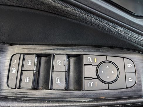 Used 2023 Nissan Rogue SV image 49