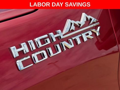 Used 2025 Chevrolet Silverado 1500 High Country w/ Technology Package AWD/4WD image 32