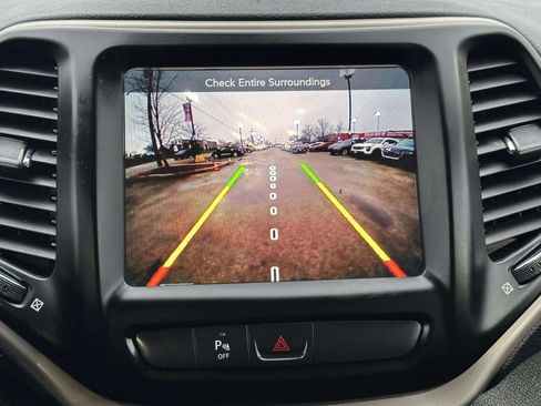 Used 2016 Jeep Cherokee Latitude w/ Safety/Convenience Group image 29