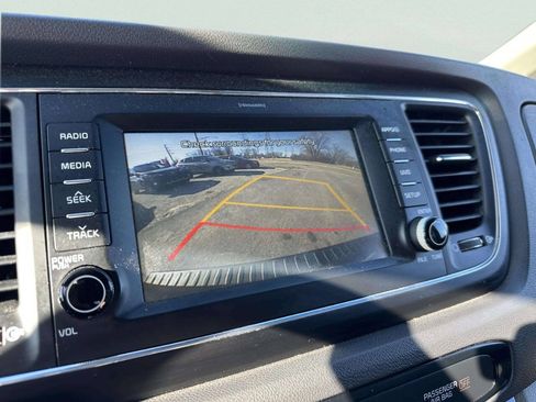 Used 2017 Kia Sedona LX w/ LX Essentials Premium Package FWD image 35