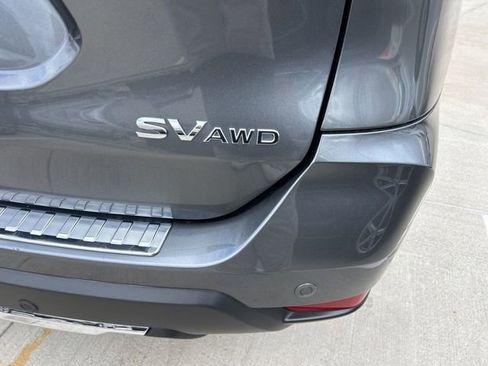 Used 2020 Nissan Rogue SV image 4