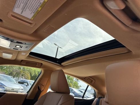 Certified 2025 Lexus ES 300h w/ Premium Package FWD image 22