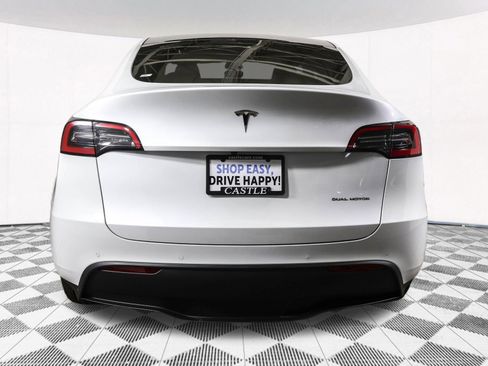 Used 2022 Tesla Model Y Long Range image 15