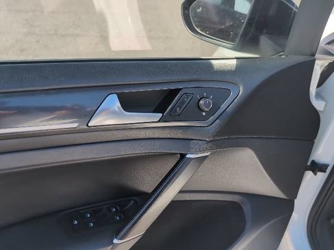 Used 2018 Volkswagen GTI Autobahn FWD image 11