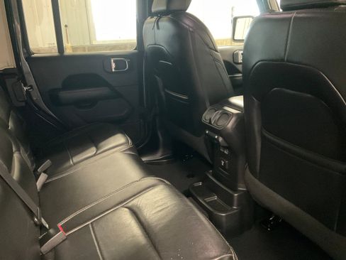 Used 2018 Jeep Wrangler Unlimited Sahara AWD/4WD image 28