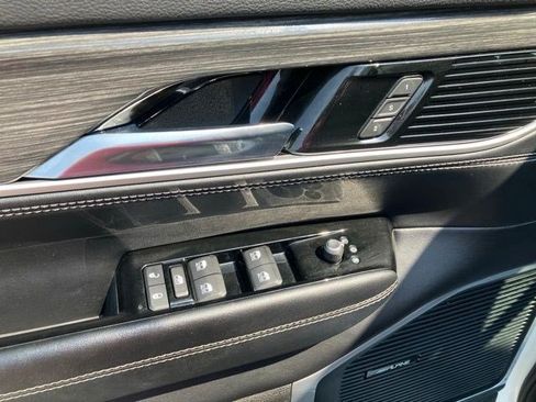 Certified 2022 Jeep Wagoneer Series II AWD/4WD image 11