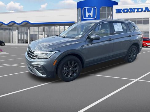 Used 2024 Volkswagen Tiguan SE FWD image 3