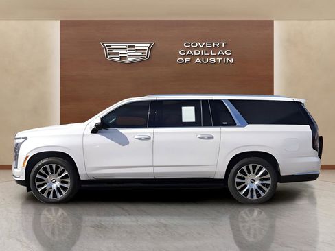 Certified 2025 Cadillac Escalade ESV Premium Luxury Platinum image 2