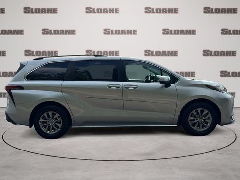Used 2022 Toyota Sienna LE FWD image 6