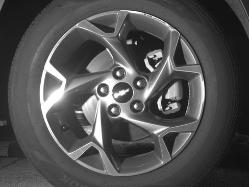 Used 2025 Chevrolet Trax LT FWD image 13
