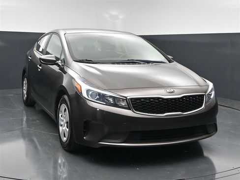 Used 2018 Kia Forte LX FWD image 1