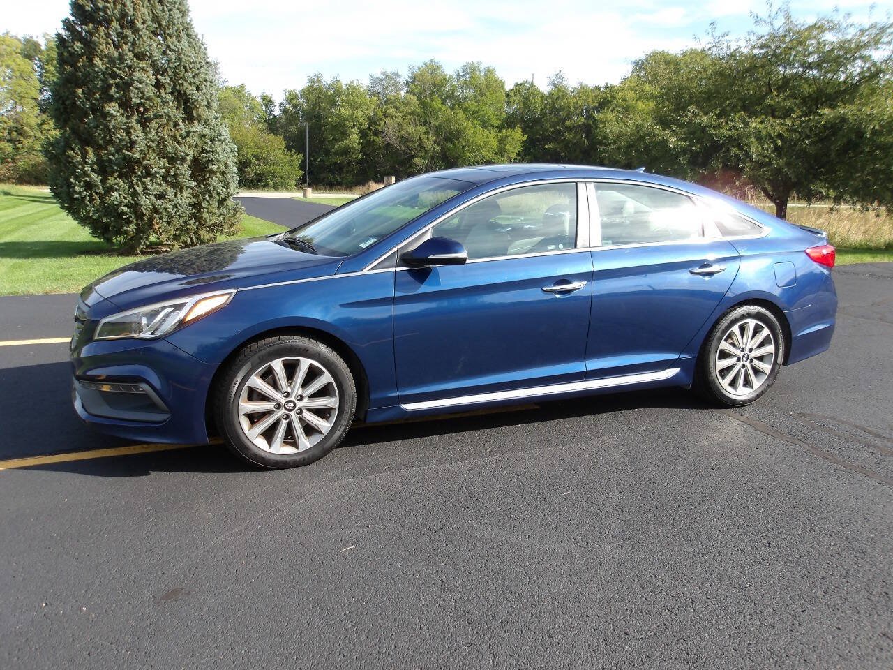 Used 2017 Hyundai Sonata Limited w/ Cargo Package FWD image 1
