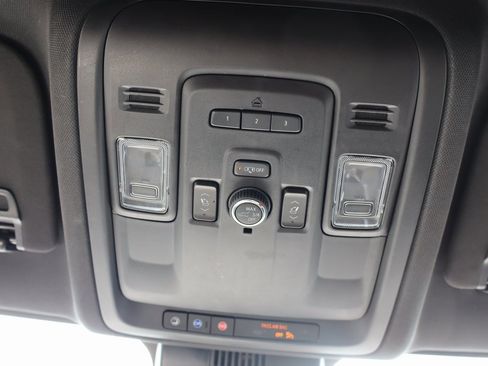 Used 2024 Chevrolet Suburban RST w/ Luxury Package image 17