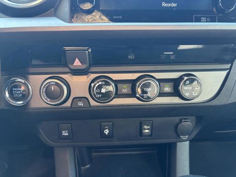 Used 2017 Toyota Tacoma TRD Off-Road image 10