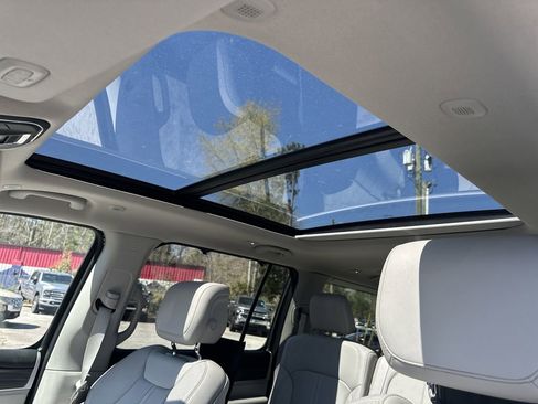 Used 2024 Jeep Wagoneer L Series III w/ Premium Group I image 35