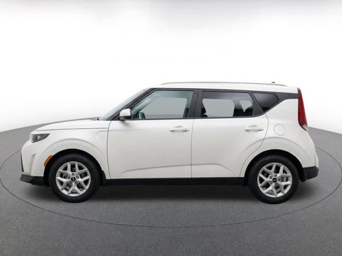 Used 2025 Kia Soul LX w/ LX Technology Package FWD image 4
