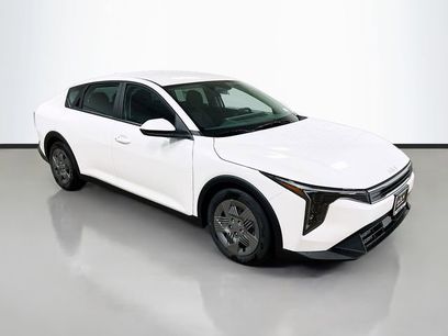 New 2025 Kia K4 LX
