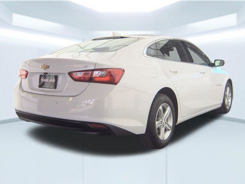Used 2024 Chevrolet Malibu LT image 2