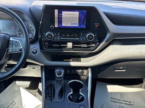 Used 2023 Toyota Highlander XLE FWD image 19
