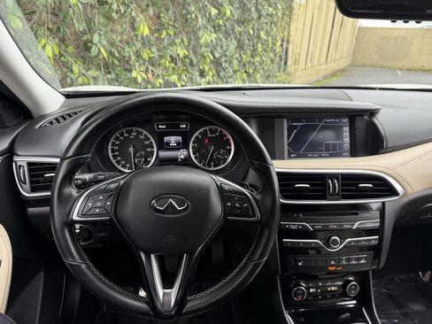 Used 2019 INFINITI QX30 Premium w/ Navigation Package image 9