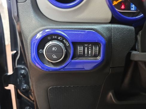 Used 2021 Jeep Gladiator Overland AWD/4WD image 27