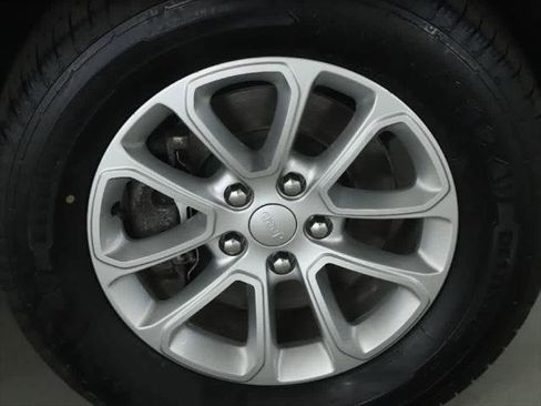 Certified 2021 Jeep Grand Cherokee Laredo X image 10