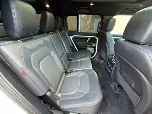 Used 2024 Land Rover Defender 130 X-Dynamic SE AWD/4WD image 29