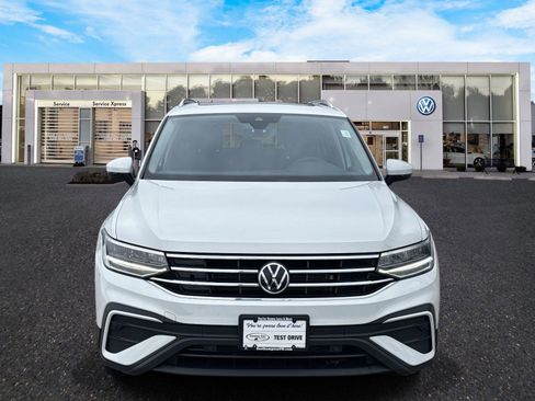 Used 2022 Volkswagen Tiguan SE image 2