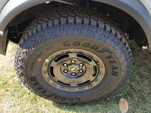 New 2025 Ford Bronco Base w/ Sasquatch Package image 16