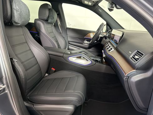 New 2026 Mercedes-Benz GLS 580 4MATIC image 31