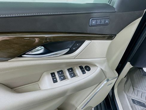 Used 2018 Cadillac Escalade 2WD image 15