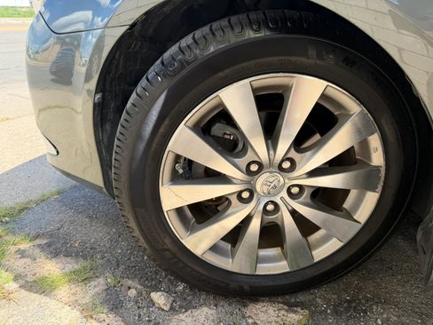 Used 2011 Toyota Avalon Limited FWD image 28