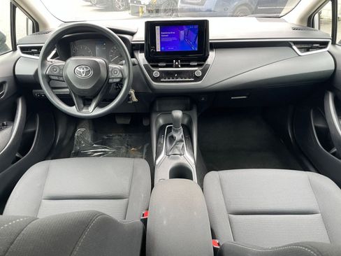 Used 2025 Toyota Corolla LE image 39