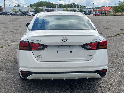 Used 2024 Nissan Altima 2.5 SV AWD/4WD image 6
