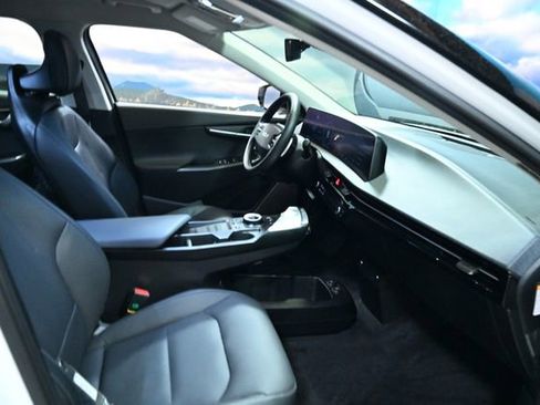 Used 2024 Kia EV6 Wind image 45