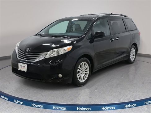 Used 2017 Toyota Sienna XLE Premium image 1