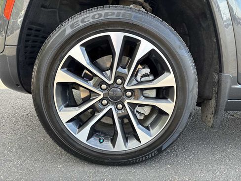 Used 2021 Jeep Grand Cherokee L Overland w/ Luxury Tech Group IV AWD/4WD image 18