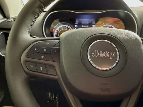 Used 2022 Jeep Cherokee Trailhawk w/ Premium Leather Package image 29