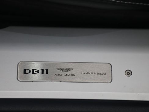Used 2019 Aston Martin DB11 Volante image 28