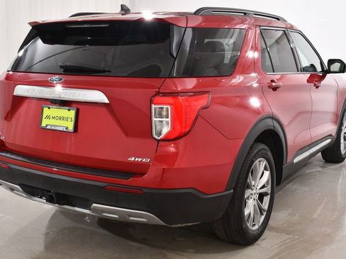 Used 2022 Ford Explorer XLT w/ Equipment Group 202A AWD/4WD image 12