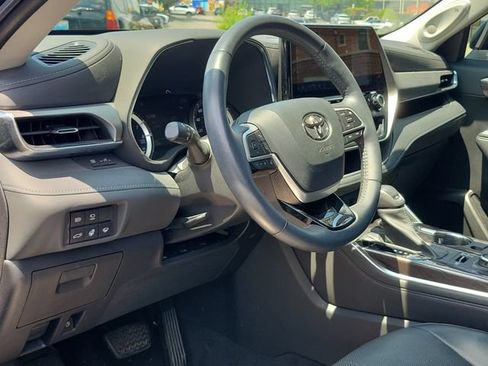 Used 2022 Toyota Highlander Platinum AWD/4WD image 24