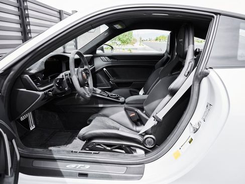 Used 2026 Porsche 911 GT3 w/ Weissach Package RWD image 34