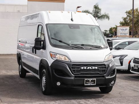 Used 2025 RAM ProMaster 2500 w/ Convenience Group FWD image 3