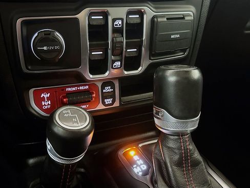 Used 2021 Jeep Wrangler Unlimited Rubicon w/ Uconnect 4C Nav & Sound Group image 16