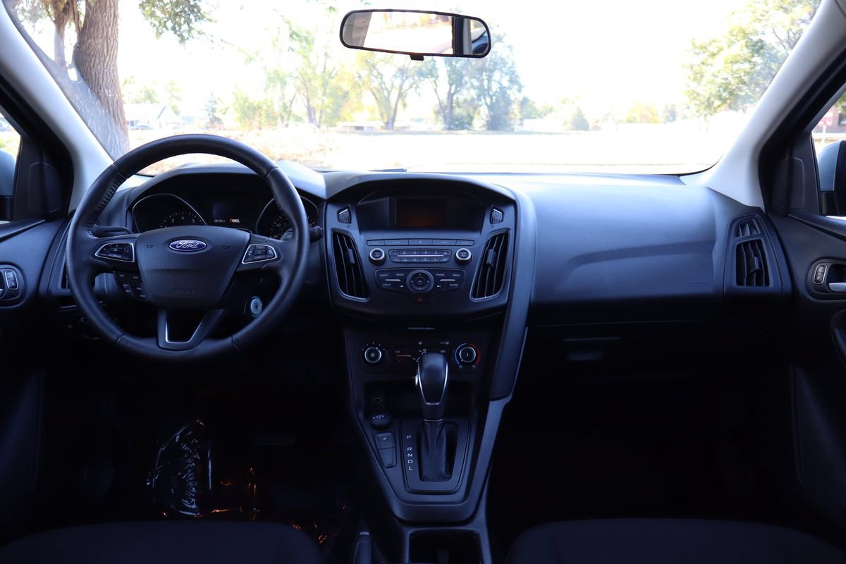 Used 2018 Ford Focus SE w/ Cold Weather Package FWD image 16