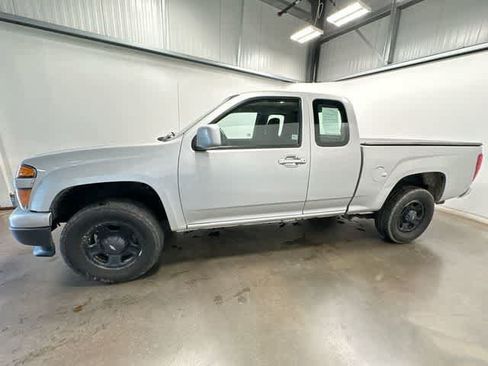 Used 2011 Chevrolet Colorado W/T AWD/4WD image 2